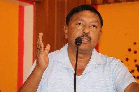 सडक सुरक्षा र एमसीसी कार्यान्वयनबारे प्रधानमन्त्रीलाई सांसद गिरीको प्रश्न